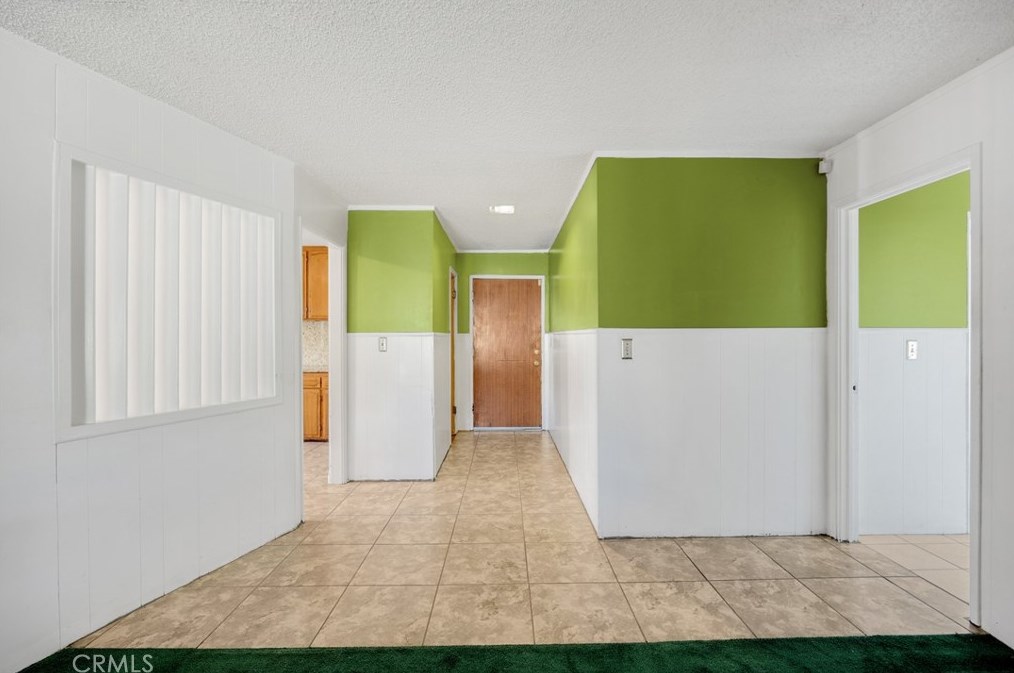 1833 Huntington St, Pomona, CA 91766-5042