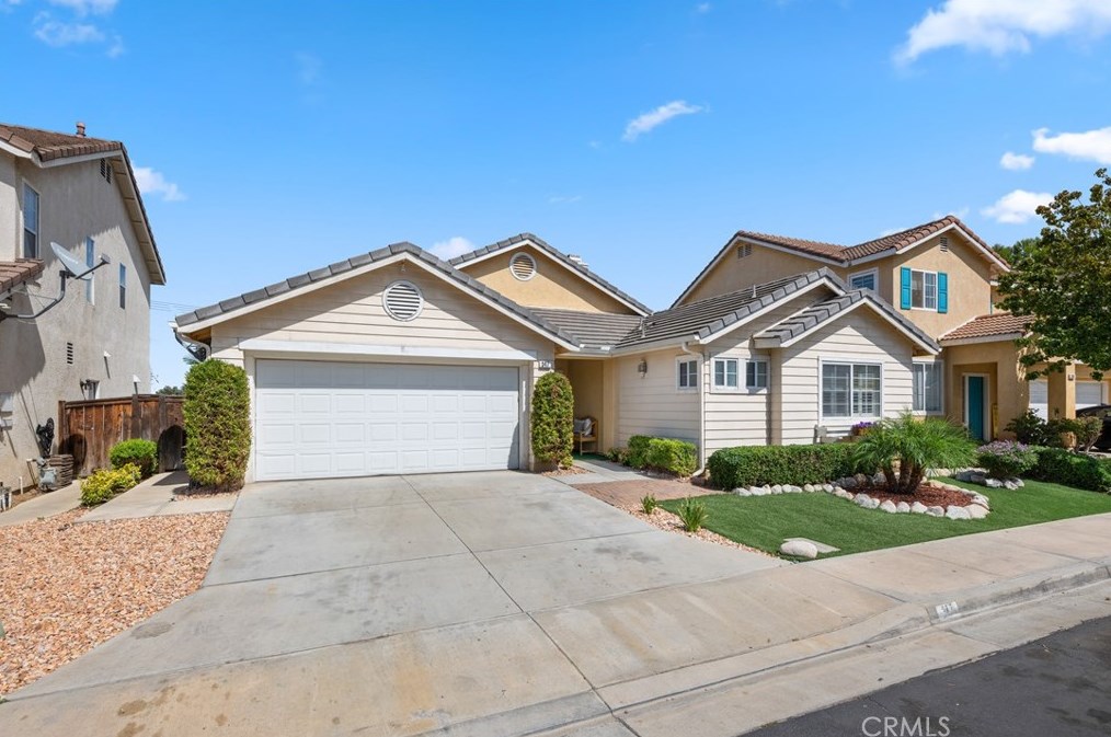 347 Camden Ct, Corona, CA 92879-8064