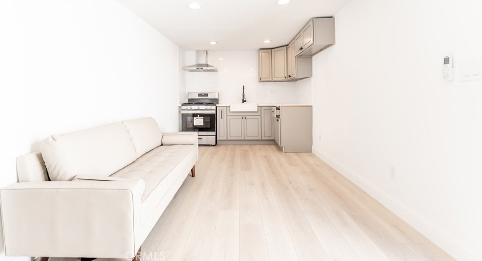 1558 105 St, Los Angeles CA  90003-4726 exterior
