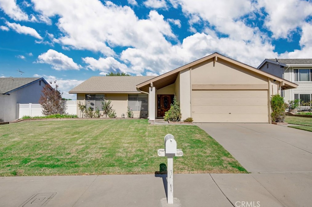 1131 Via Santiago, Corona, CA 92882-3950