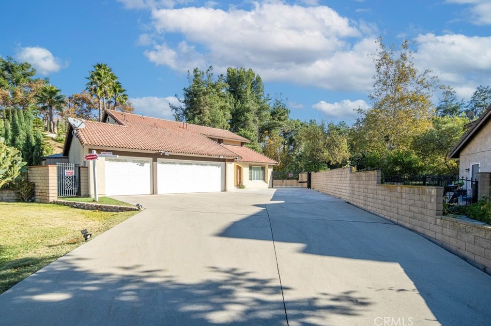 1090 Heaton Moor Dr, Walnut, CA 91789