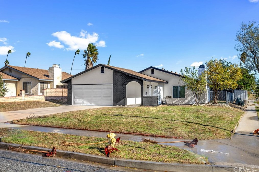 7381 Andress Ct, Fontana, CA 92336-2284