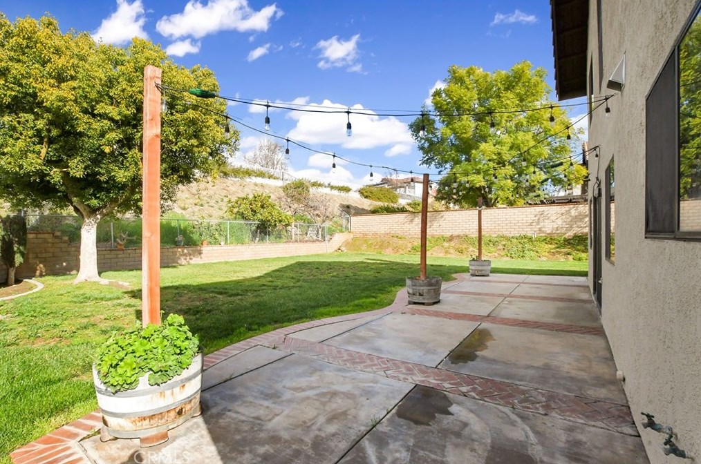 1325 Shakespeare Dr, Riverside CA  92506-5378 exterior