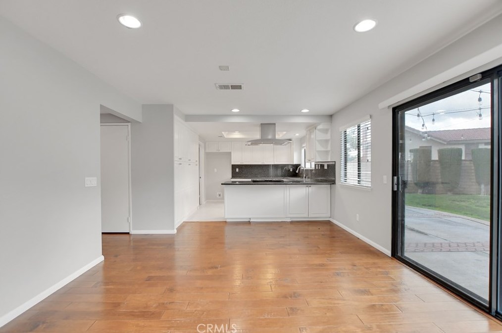 1325 Shakespeare Dr, Riverside CA  92506-5378 exterior