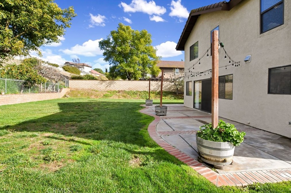 1325 Shakespeare Dr, Riverside CA  92506-5378 exterior