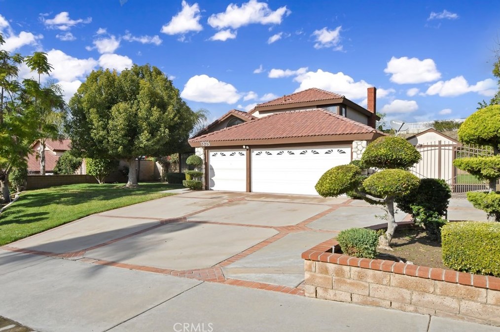 1325 Shakespeare Dr, Riverside, CA 92506