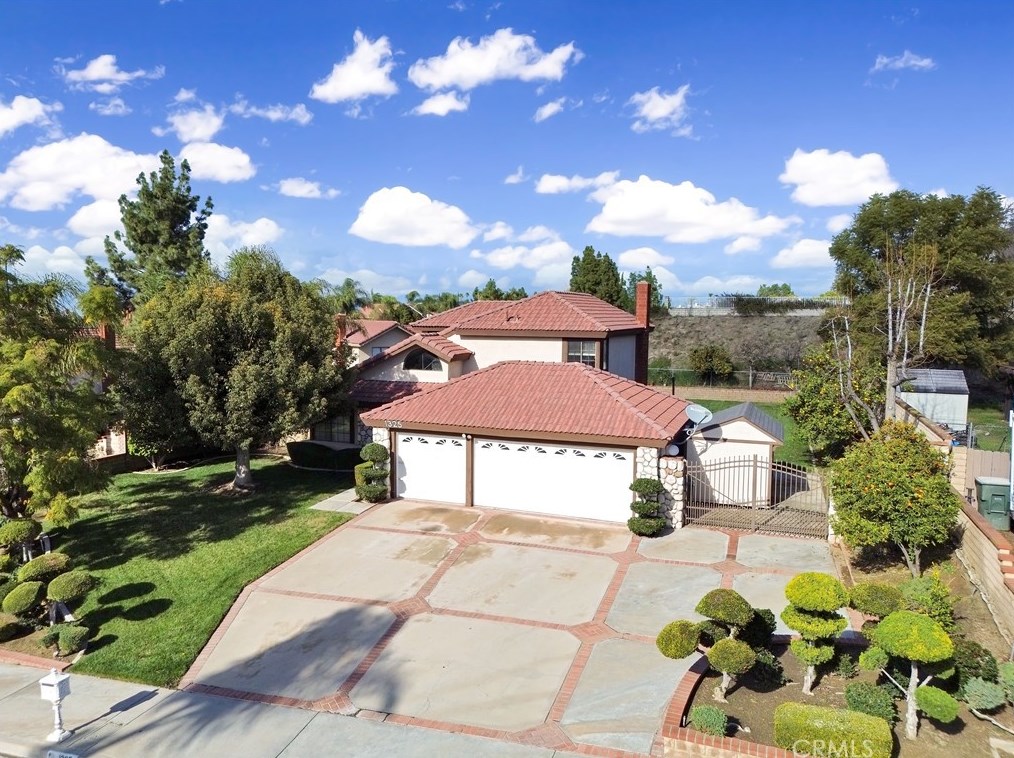 1325 Shakespeare Dr, Riverside CA  92506-5378 exterior