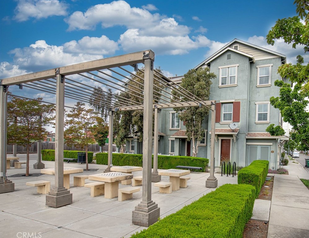 815 Tubman Dr, Oakland CA  94603-3060 exterior