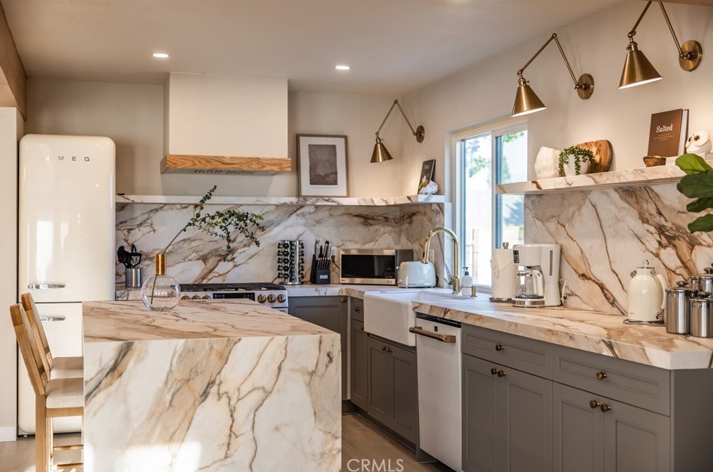 2021 Calle Candela, Fullerton CA  92833-1540 exterior