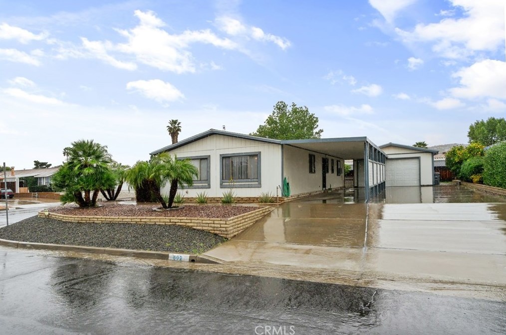 602 Roadrunner Way, Perris, CA 92570-1944