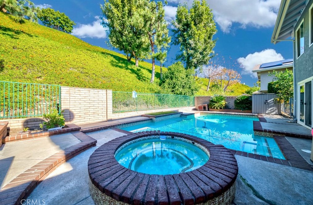 1727 Mountain View Pl, Fullerton CA  92831-1227 exterior