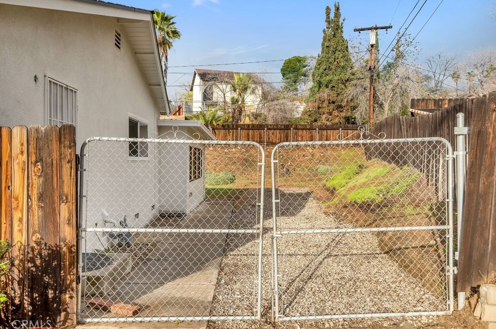 413 Alta Mesa Dr, Riverside CA  92507-3109 exterior