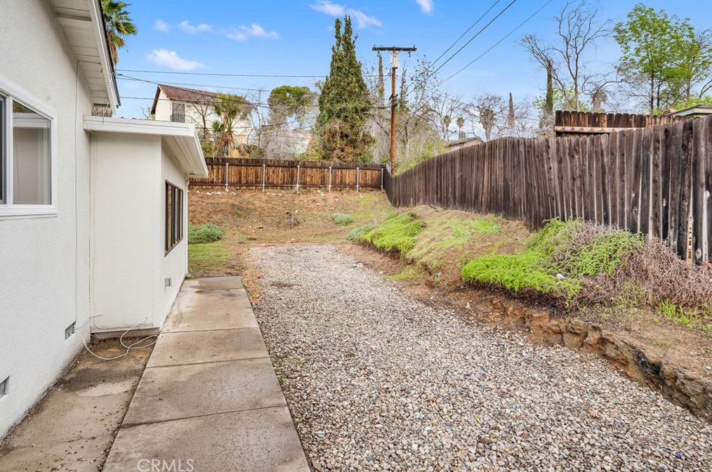 413 Alta Mesa Dr, Riverside CA  92507-3109 exterior
