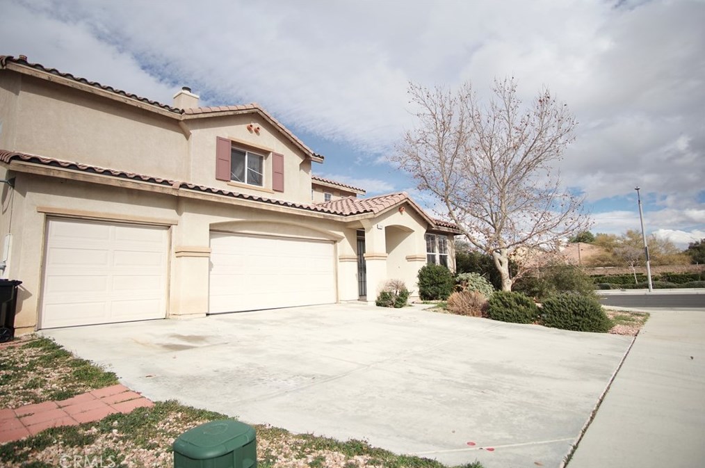 12496 Los Pinos St, Victorville, CA 92392-8350