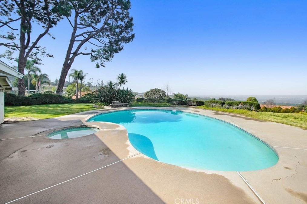 15830 Rancho Viejo Dr, Riverside CA  92506-5822 exterior