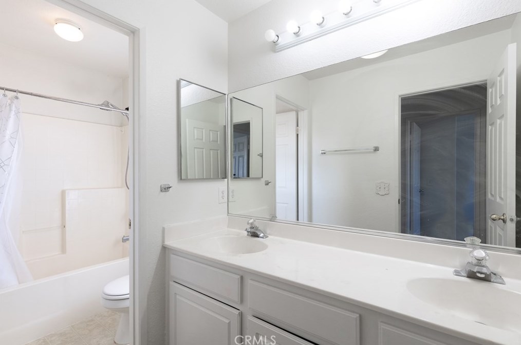 8953 Glenwood Ave, Hesperia CA  92344-8275 exterior