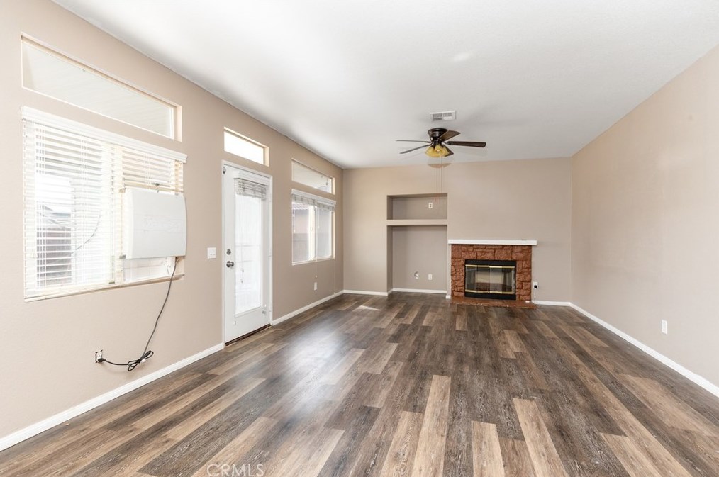 8953 Glenwood Ave, Hesperia CA  92344-8275 exterior