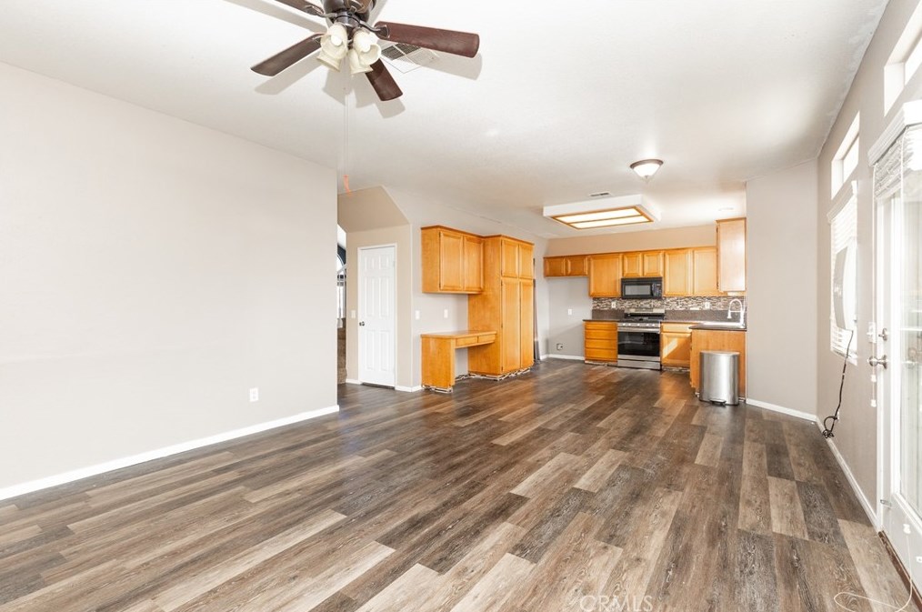 8953 Glenwood Ave, Hesperia CA  92344-8275 exterior