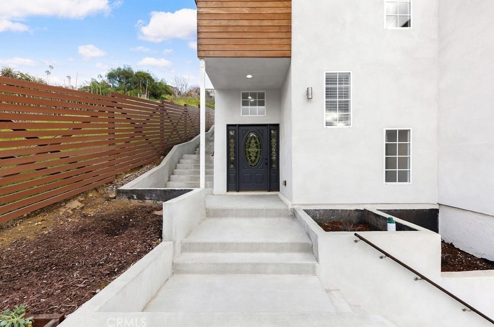 3100 Eva Ter, Los Angeles, CA 90031-2105