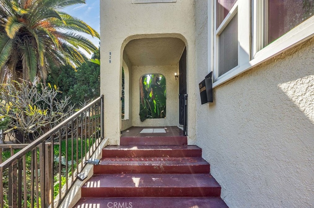 929 Sanborn Ave, Los Angeles CA  90029-3017 exterior