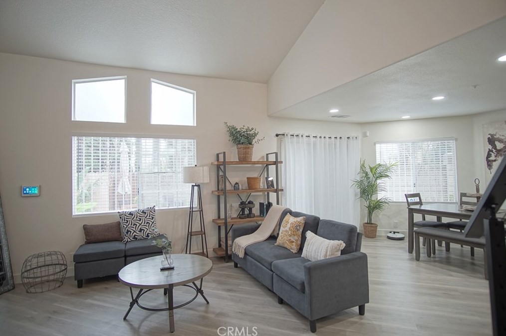 911 W Arrow Hwy, Claremont, CA 91711