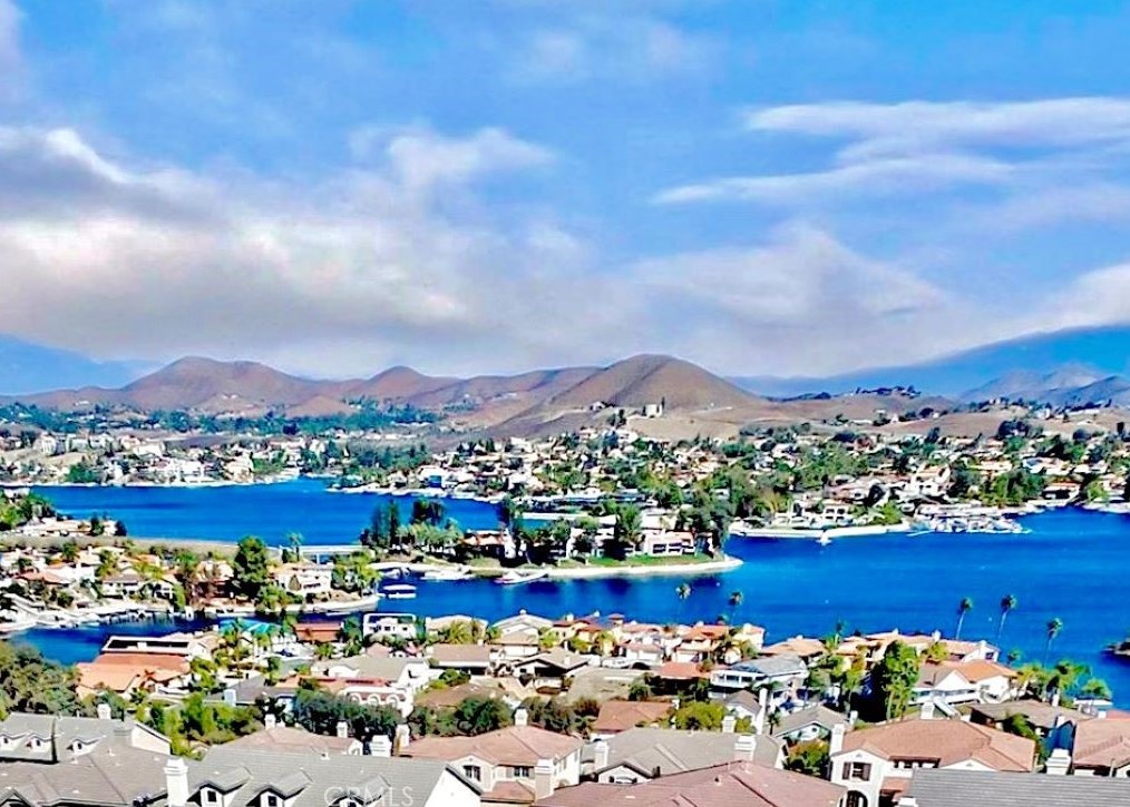 15 Via Palmieki Ct, Lake Elsinore, CA 92532