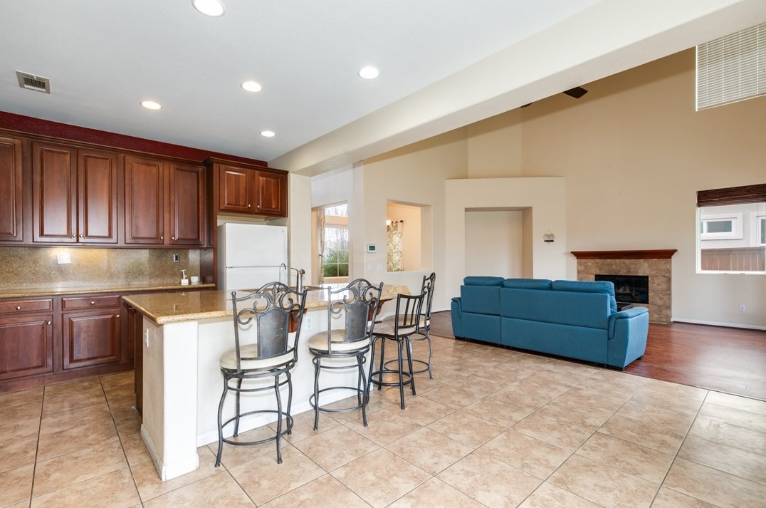 1550 Phoenix Dr, Beaumont CA  92223-7813 exterior