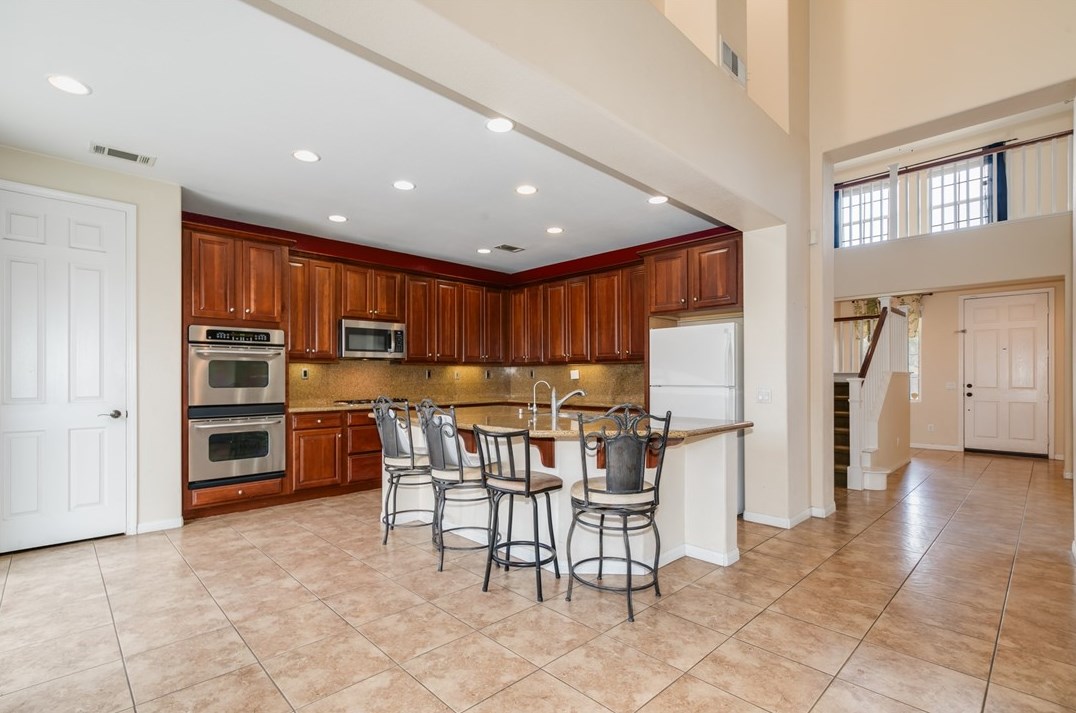 1550 Phoenix Dr, Beaumont CA  92223-7813 exterior