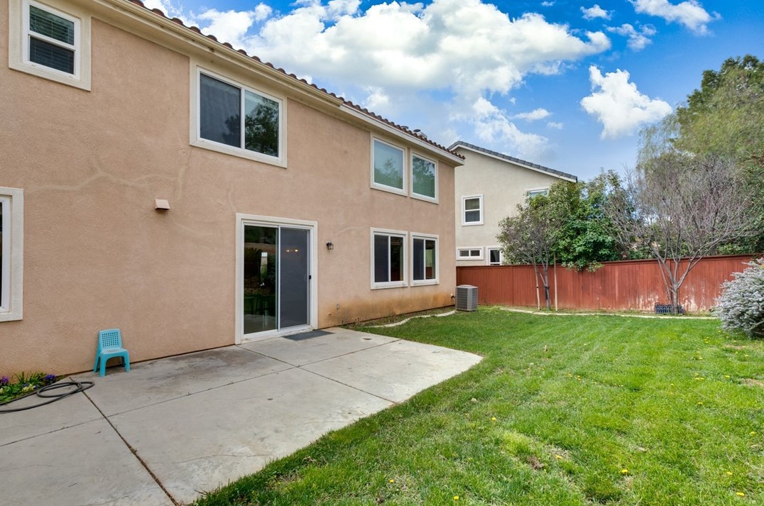 1550 Phoenix Dr, Beaumont CA  92223-7813 exterior