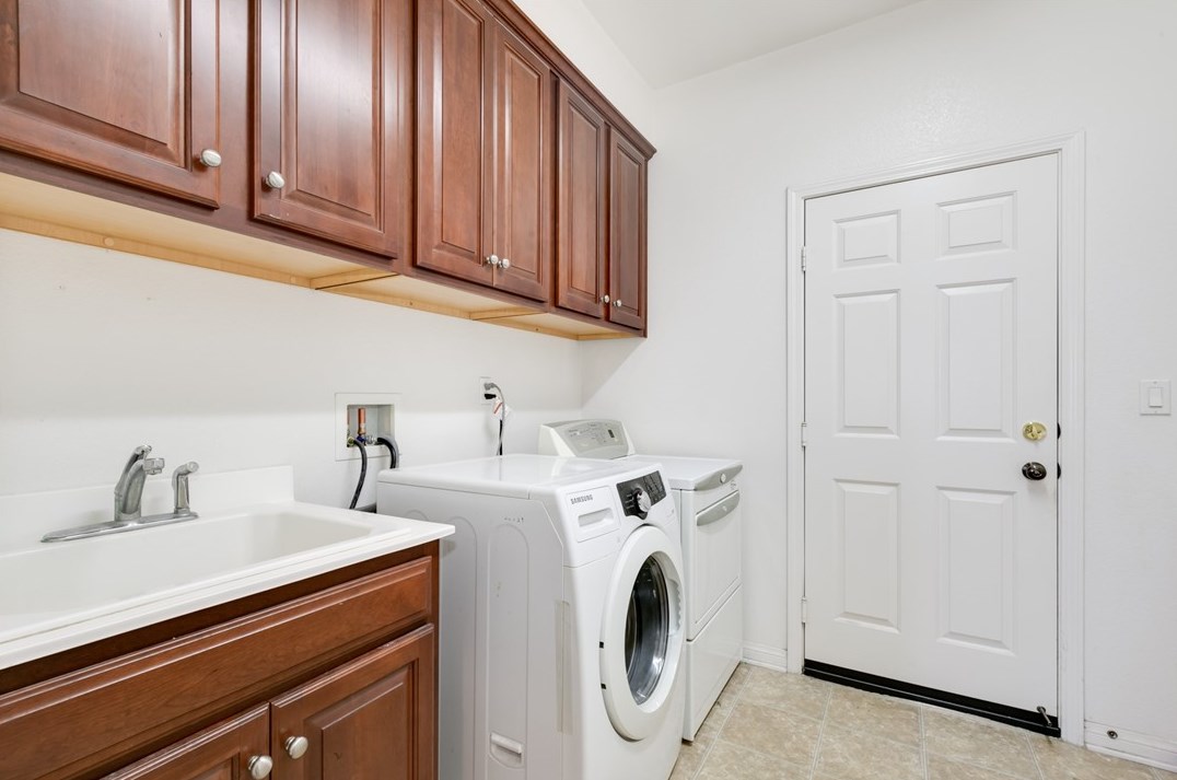 1550 Phoenix Dr, Beaumont CA  92223-7813 exterior