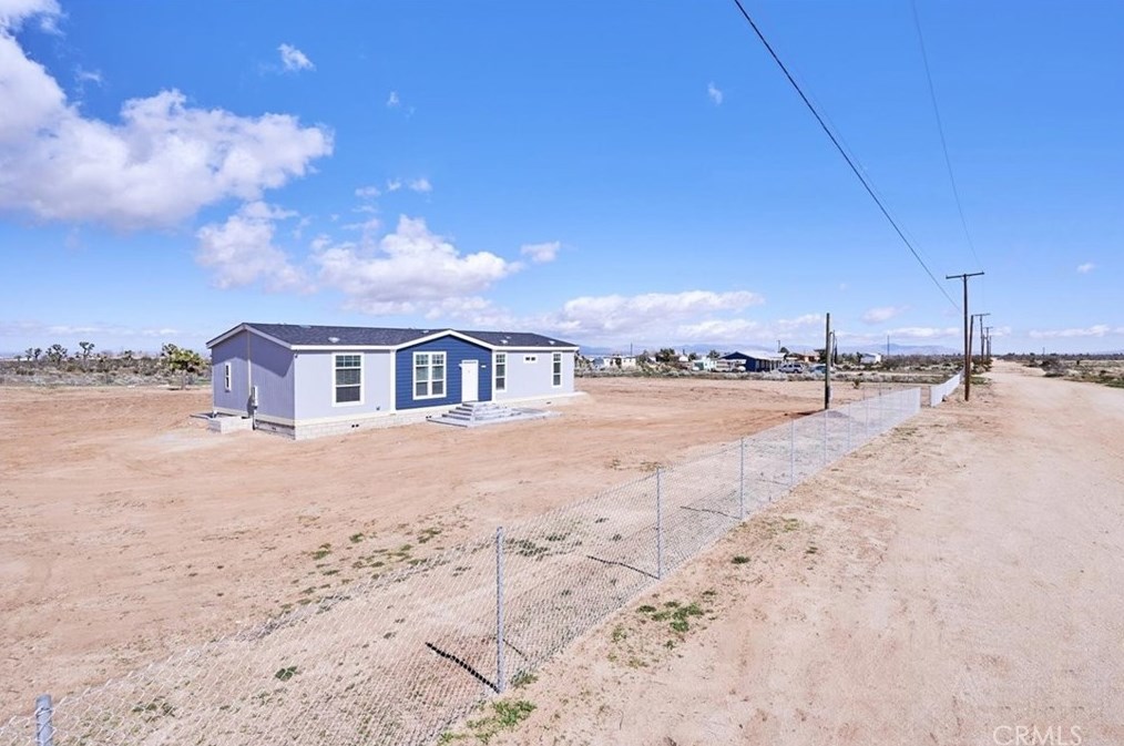 7770 Sunset Rd, Phelan, CA 92371-9311