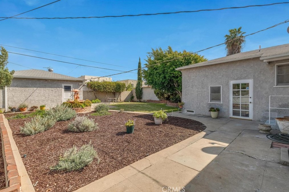 1300 Vancouver Ave, Los Angeles CA  90022-4917 exterior