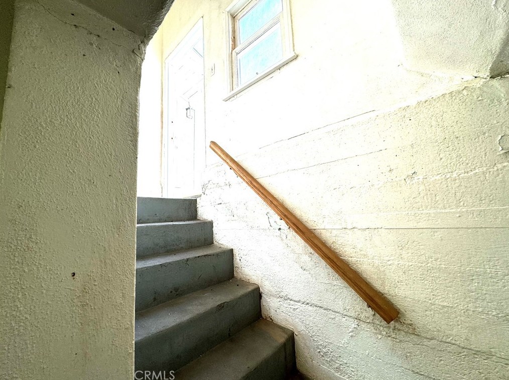 1300 Vancouver Ave, Los Angeles CA  90022-4917 exterior