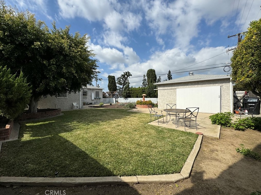 1300 Vancouver Ave, Los Angeles CA  90022-4917 exterior