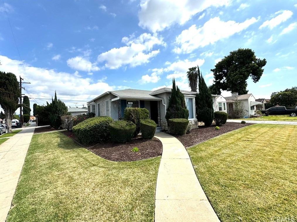 1300 Vancouver Ave, Los Angeles, CA 90022-4917