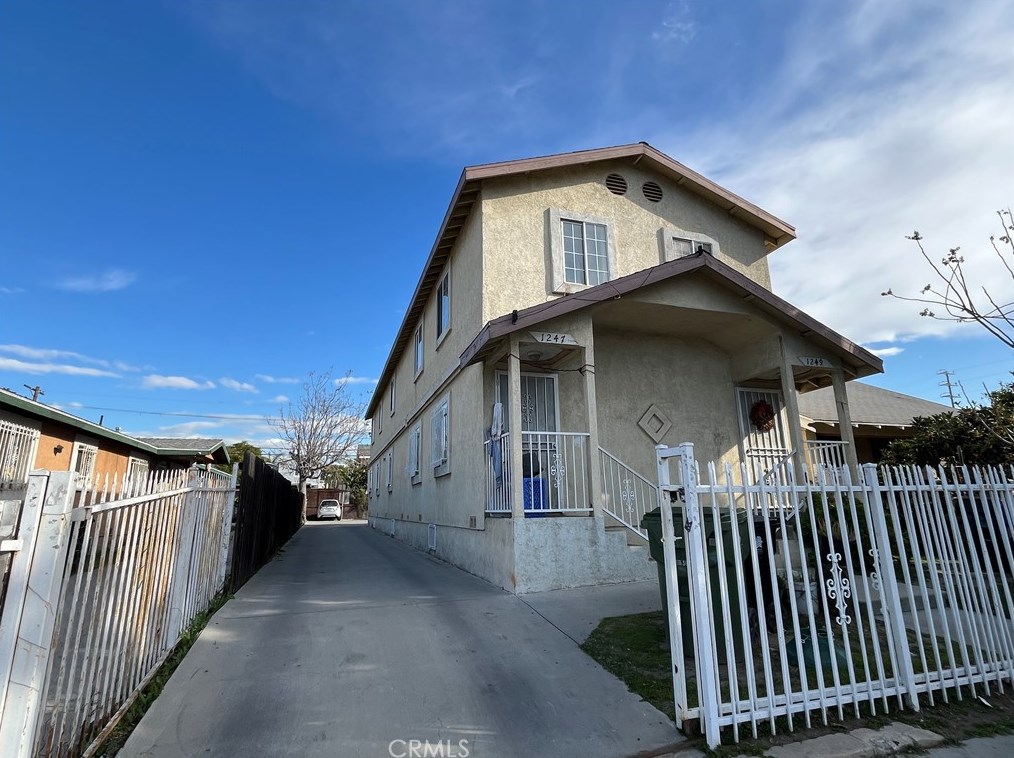 1247 Vernon Ave, Los Angeles, CA 90011-3720