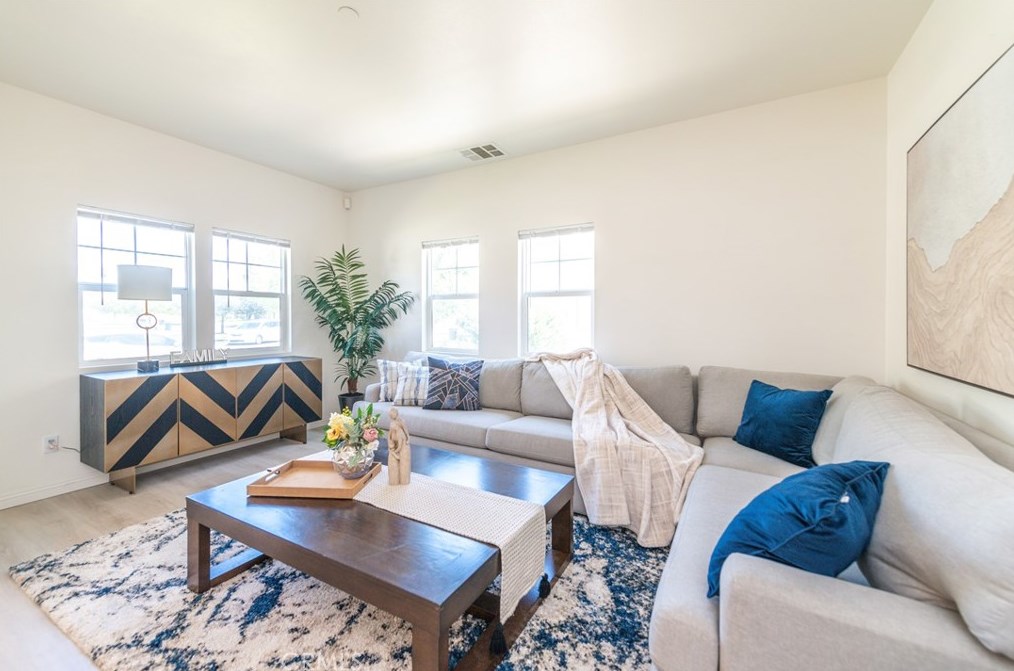 15657 Fontlee Ln, Fontana CA  92335-5480 exterior