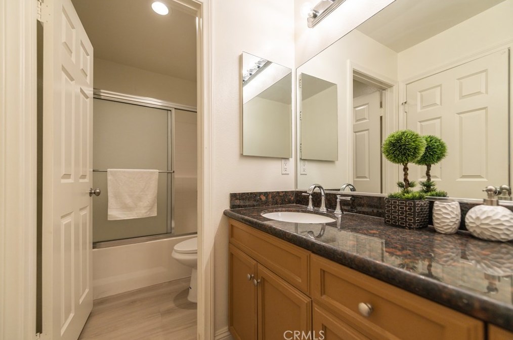 15657 Fontlee Ln, Fontana CA  92335-5480 exterior