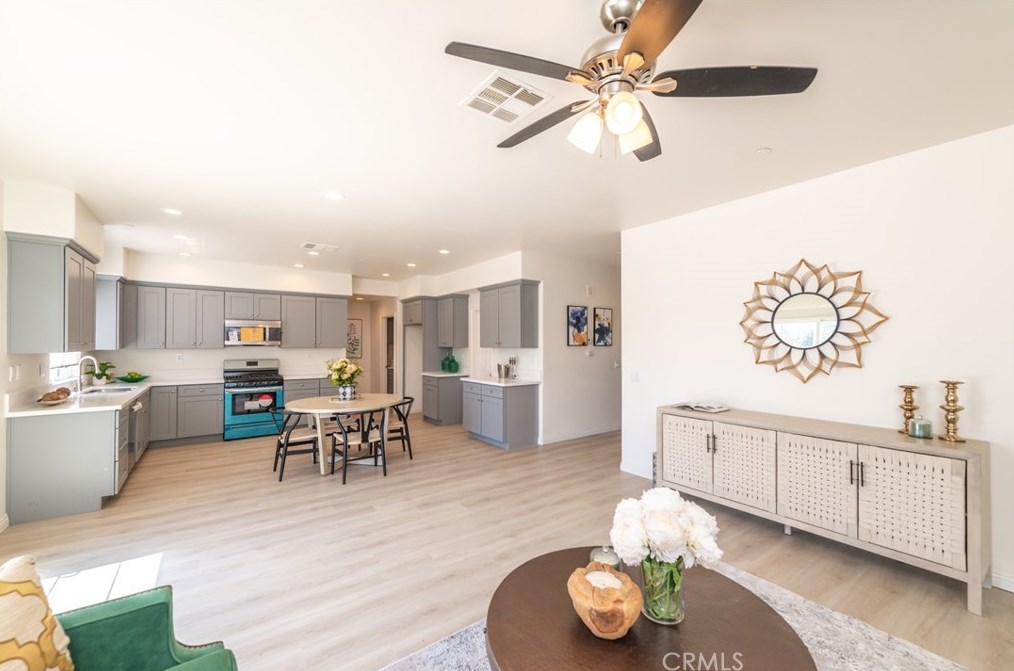 15657 Fontlee Ln, Fontana CA  92335-5480 exterior