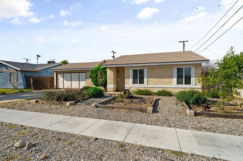 570 W 2nd St, Rialto, CA 92376