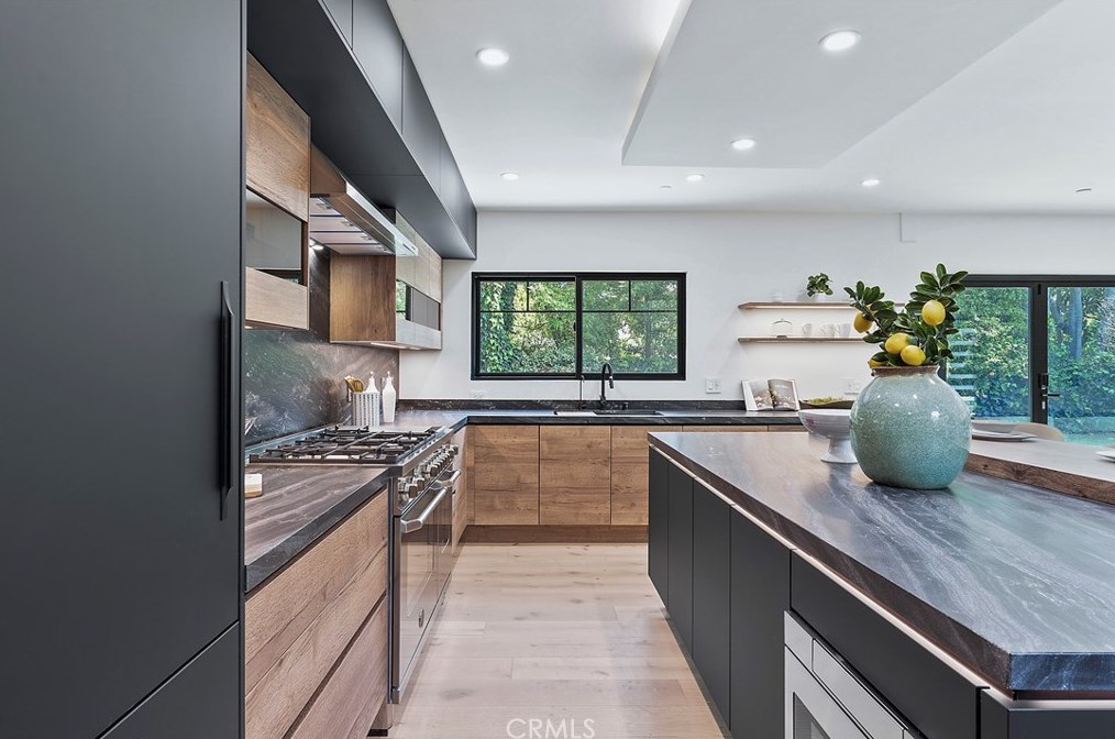 411 26th St, Santa Monica CA  90402-3105 exterior
