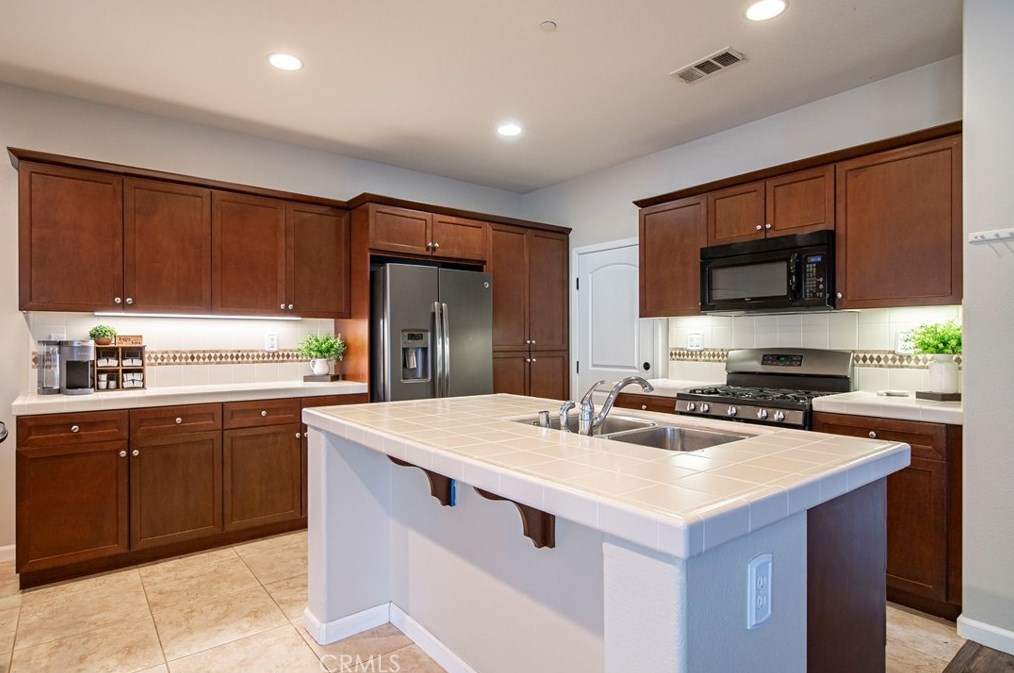 12164 Dewar Dr, Riverside, CA 92505-4106