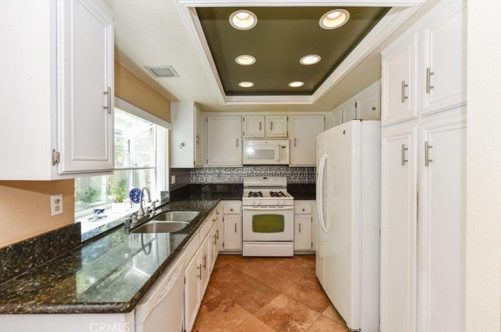 16 Silkberry, Irvine CA  92614-7480 exterior