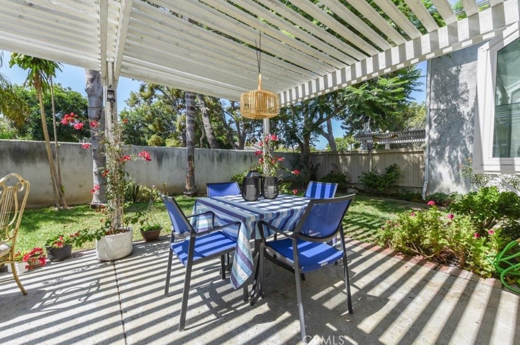 16 Silkberry, Irvine CA  92614-7480 exterior