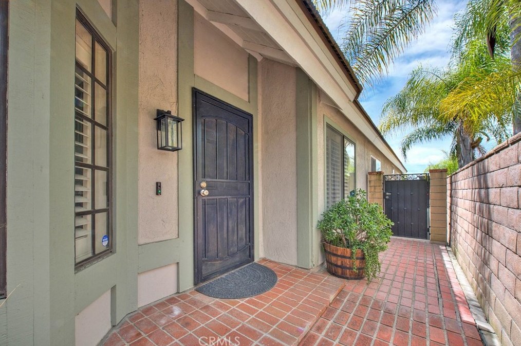 77 Meadow View Dr, Pomona, CA 91766