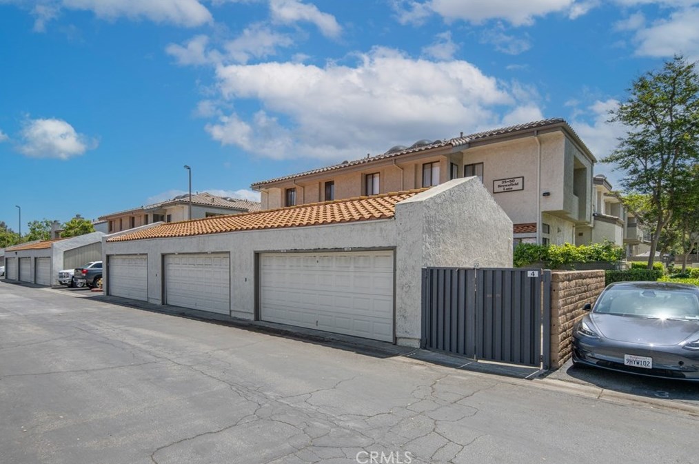 42 Brownfield Ln, Pomona, CA 91766-6642
