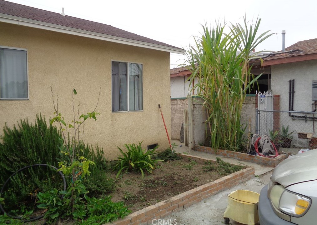2165 Kellogg Park Dr, Pomona, CA 91768-1115