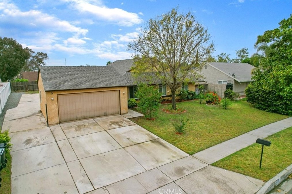 1313 Rosewood St, Rialto, CA 92376-4612
