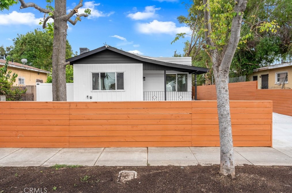 3540 Virginia St, Lynwood, CA 90262-4354