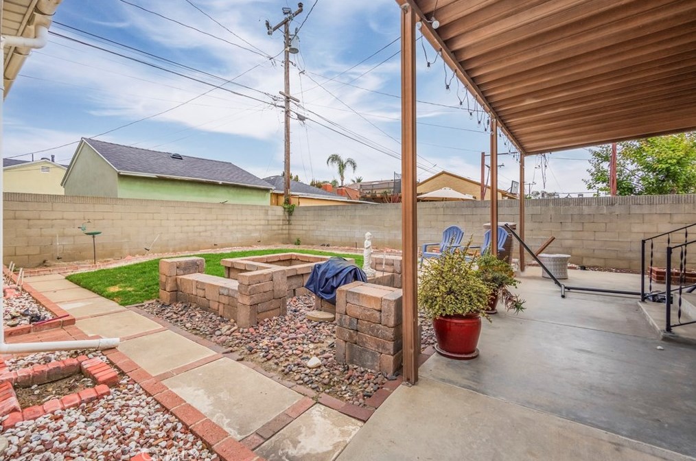 5506 Lakewood Blvd, Lakewood CA  90712-1724 exterior